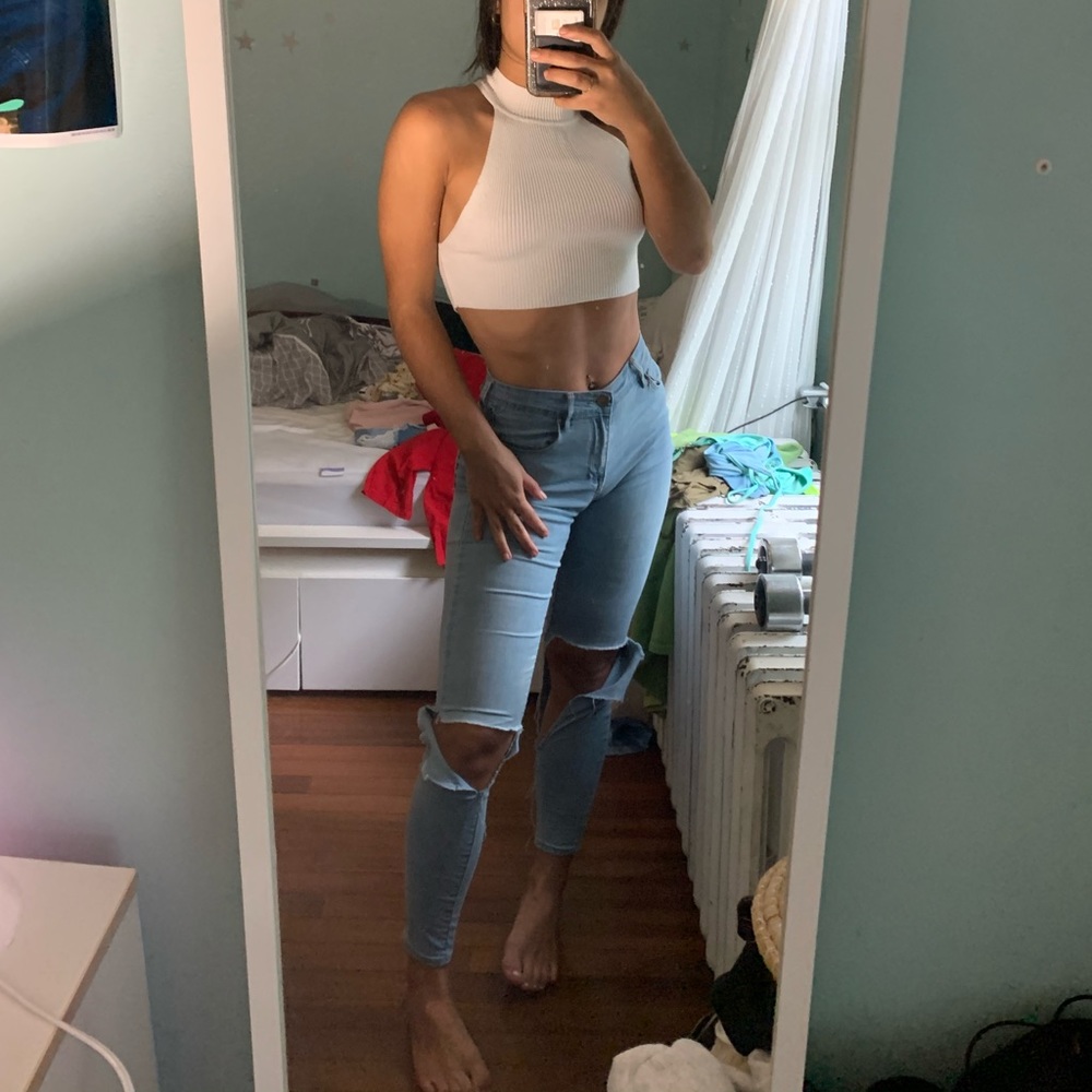 bullhead light wash ripped knee jeans